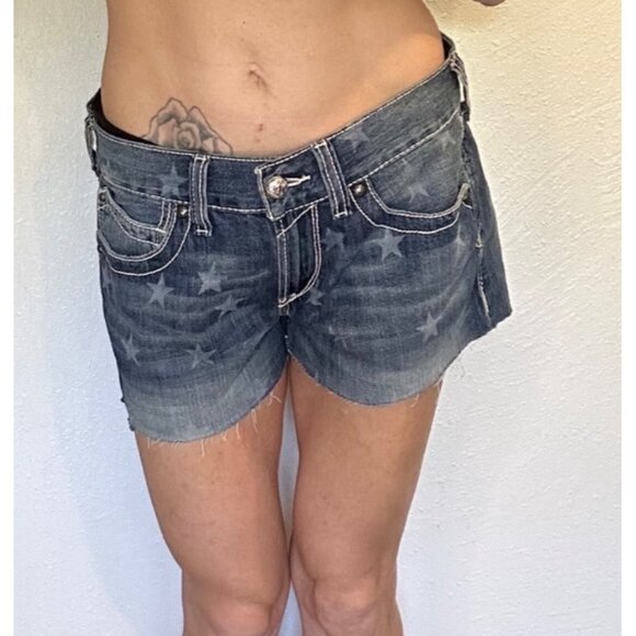 Ariat (Womens 27R) Boyfriend Denim Star print Shorts Altered Cut - Picture 2 of 7